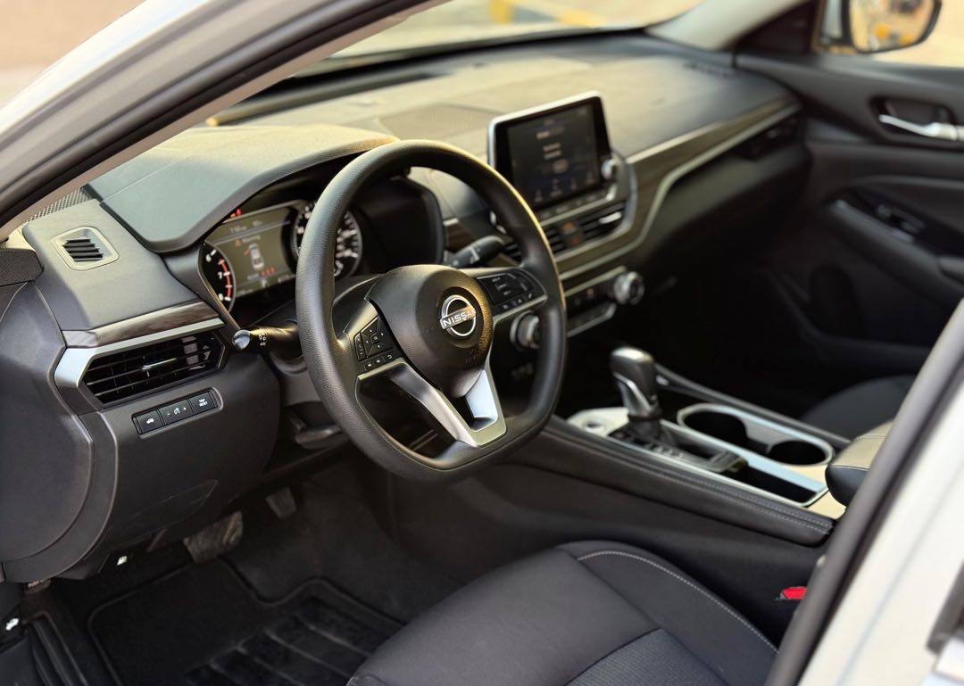 Car Image 2023 NISSAN ALTIMA SV