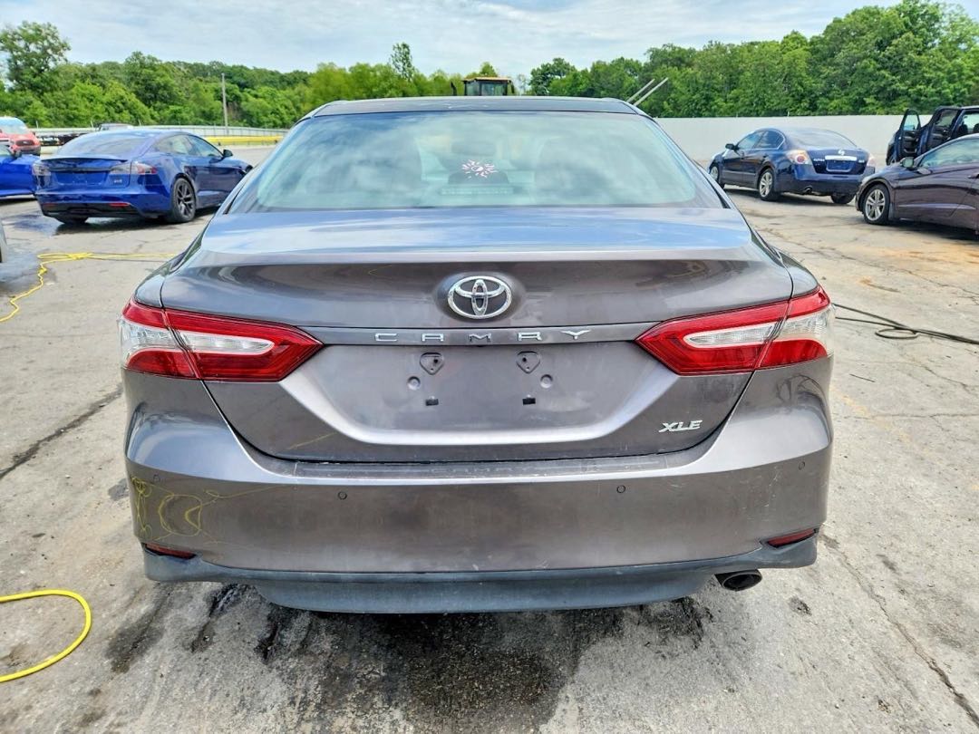 Car Image 2018 TOYOTA CAMRY