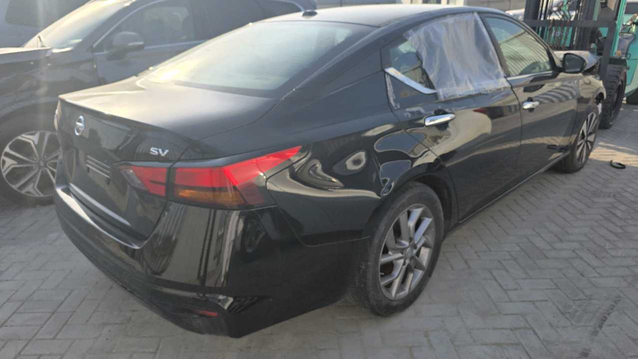 نيسان التيما SV 2022