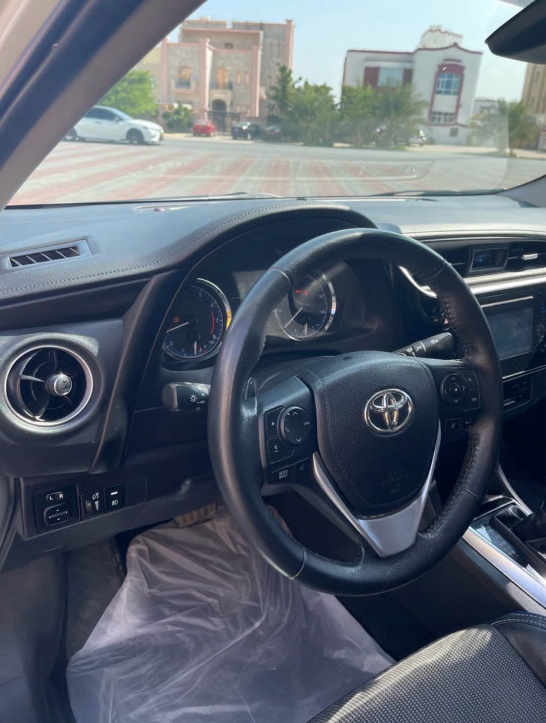 Car Image 2017 TOYOTA COROLLA SE