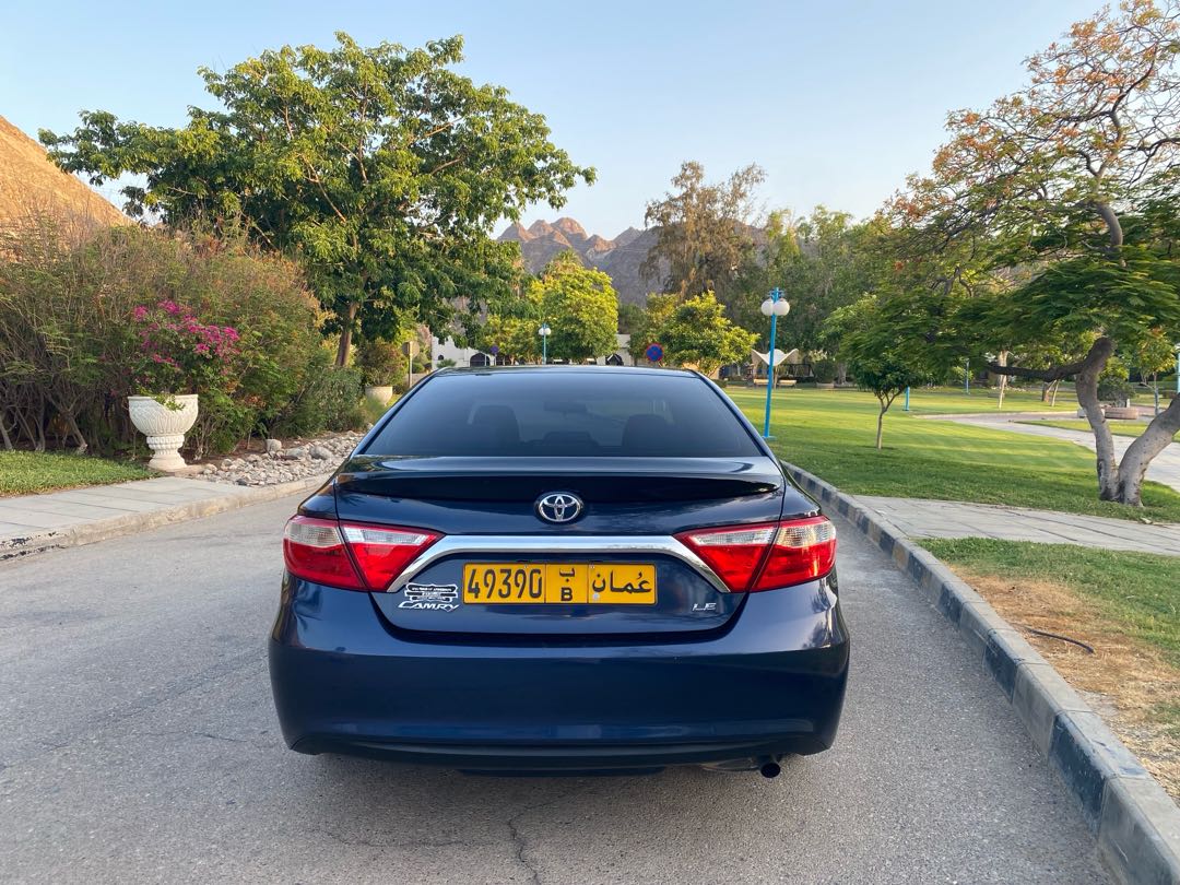 Car Image 2017 TOYOTA CAMRY LE