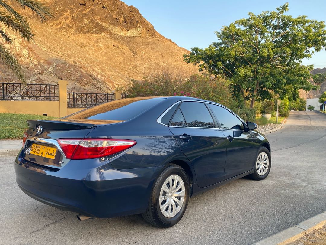 Car Image 2017 TOYOTA CAMRY LE