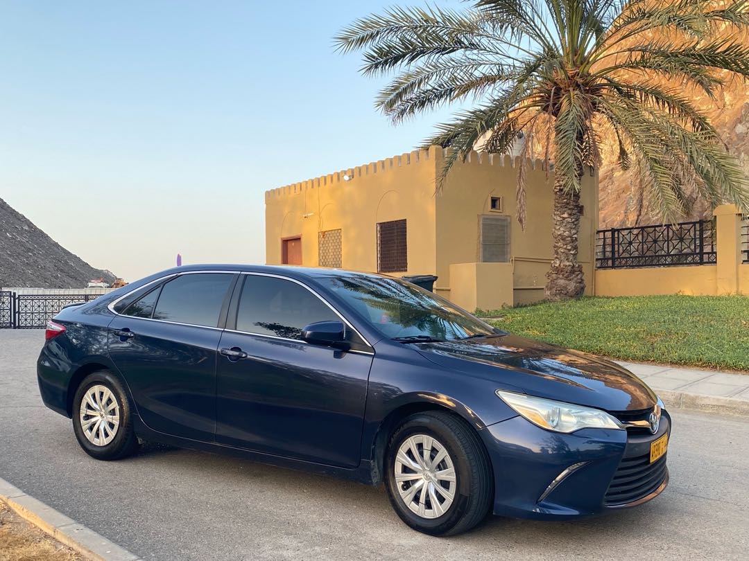 Car Image 2017 TOYOTA CAMRY LE