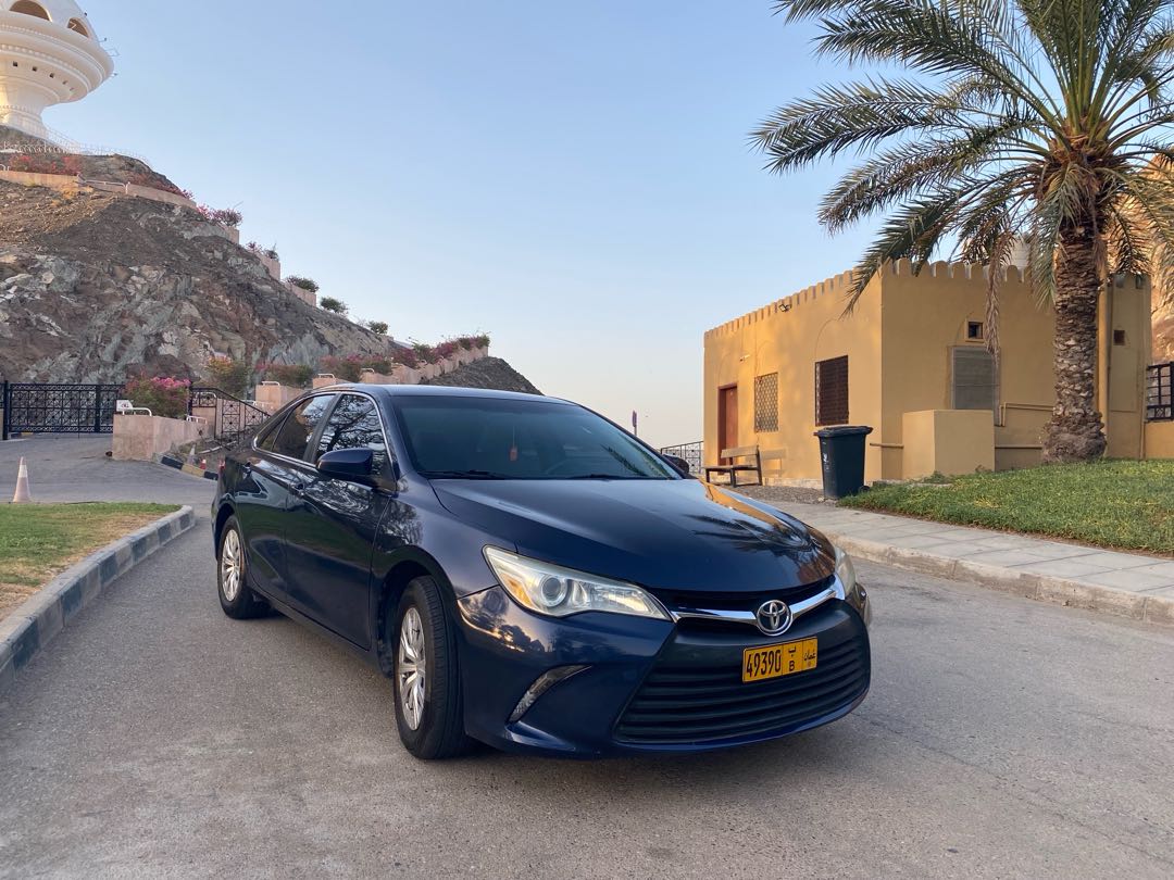 Car Image 2017 TOYOTA CAMRY LE