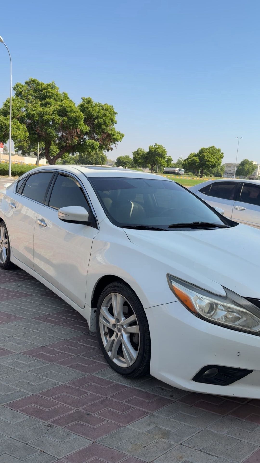 Car Image 2017 NISSAN ALTIMA SL