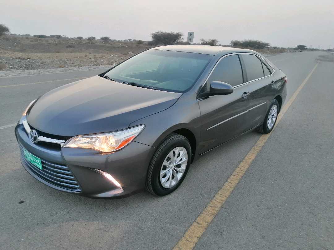 Car Image 2017 TOYOTA CAMRY LE
