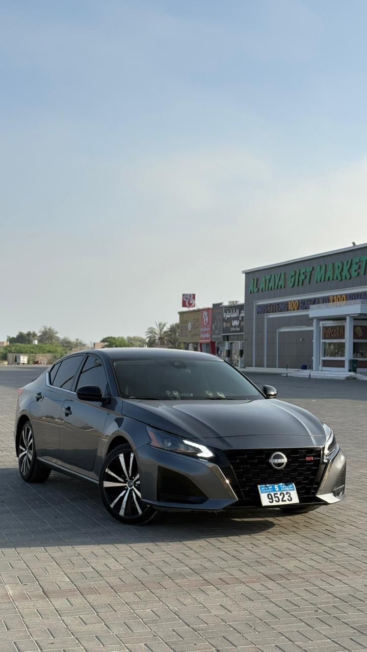 Car Image 2021 NISSAN ALTIMA SR