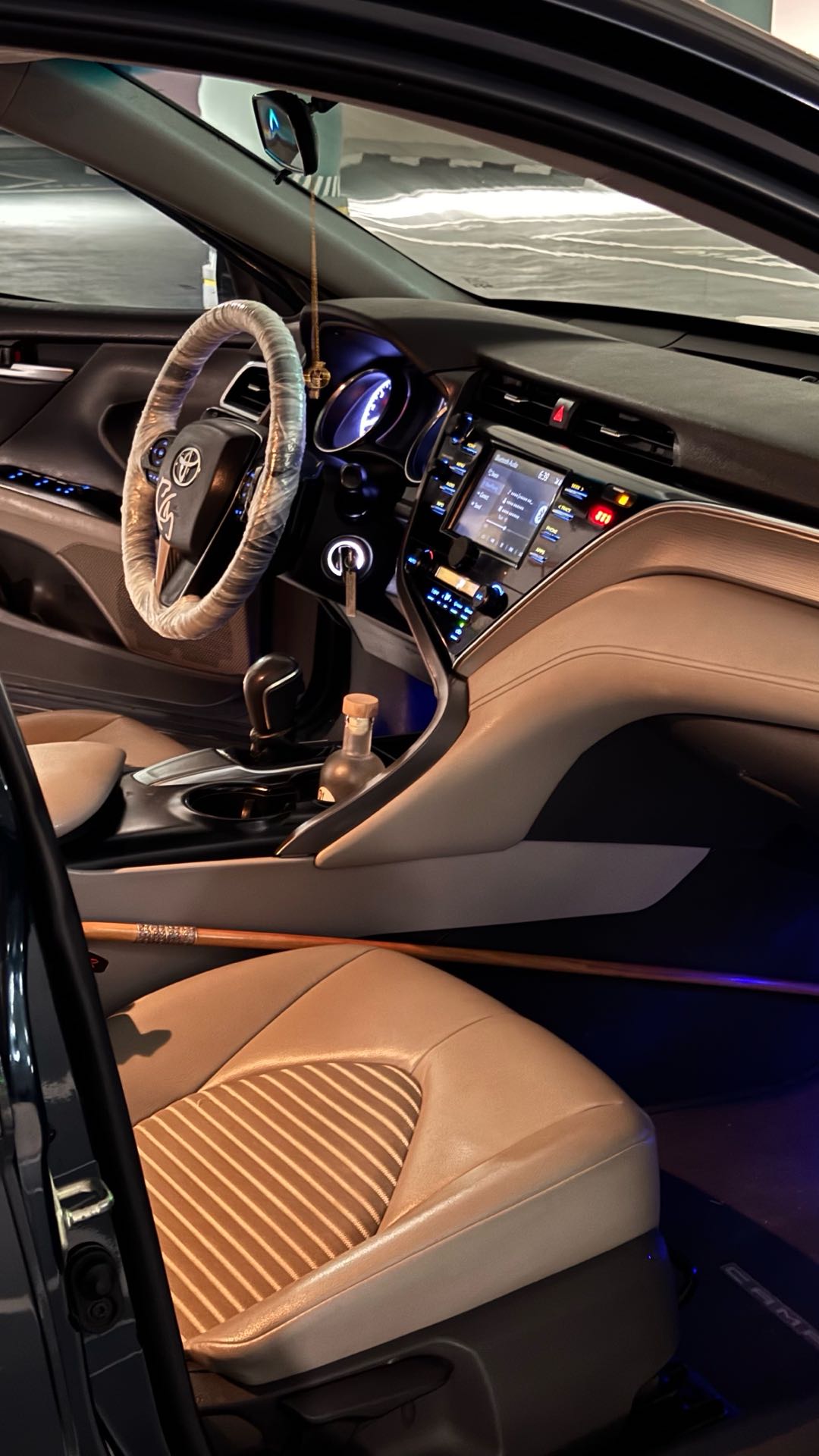 Car Image 2018 TOYOTA CAMRY SE