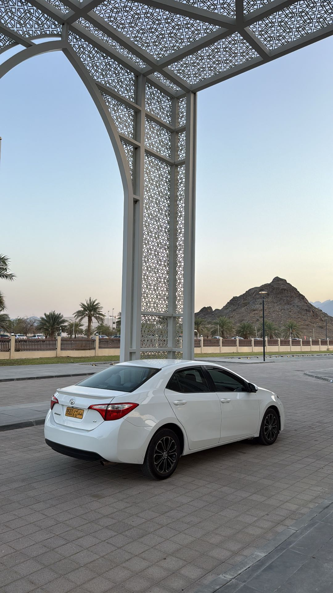 Car Image 2016 TOYOTA COROLLA SE