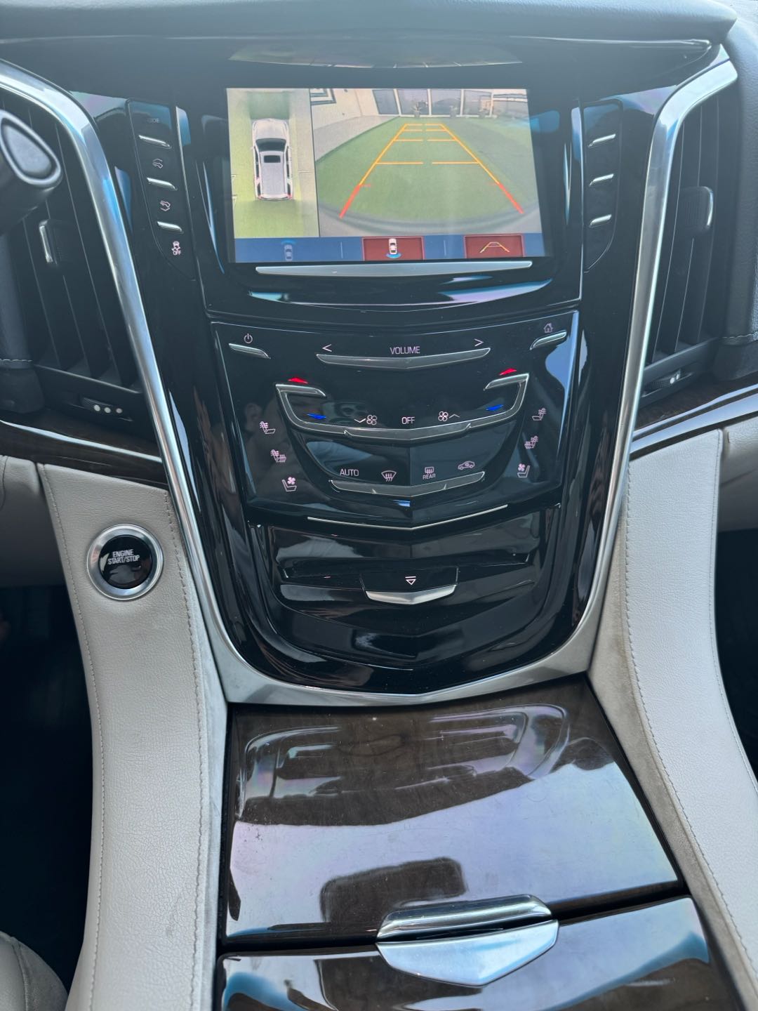 Car Image 2018 CADILLAC ESCALADE 