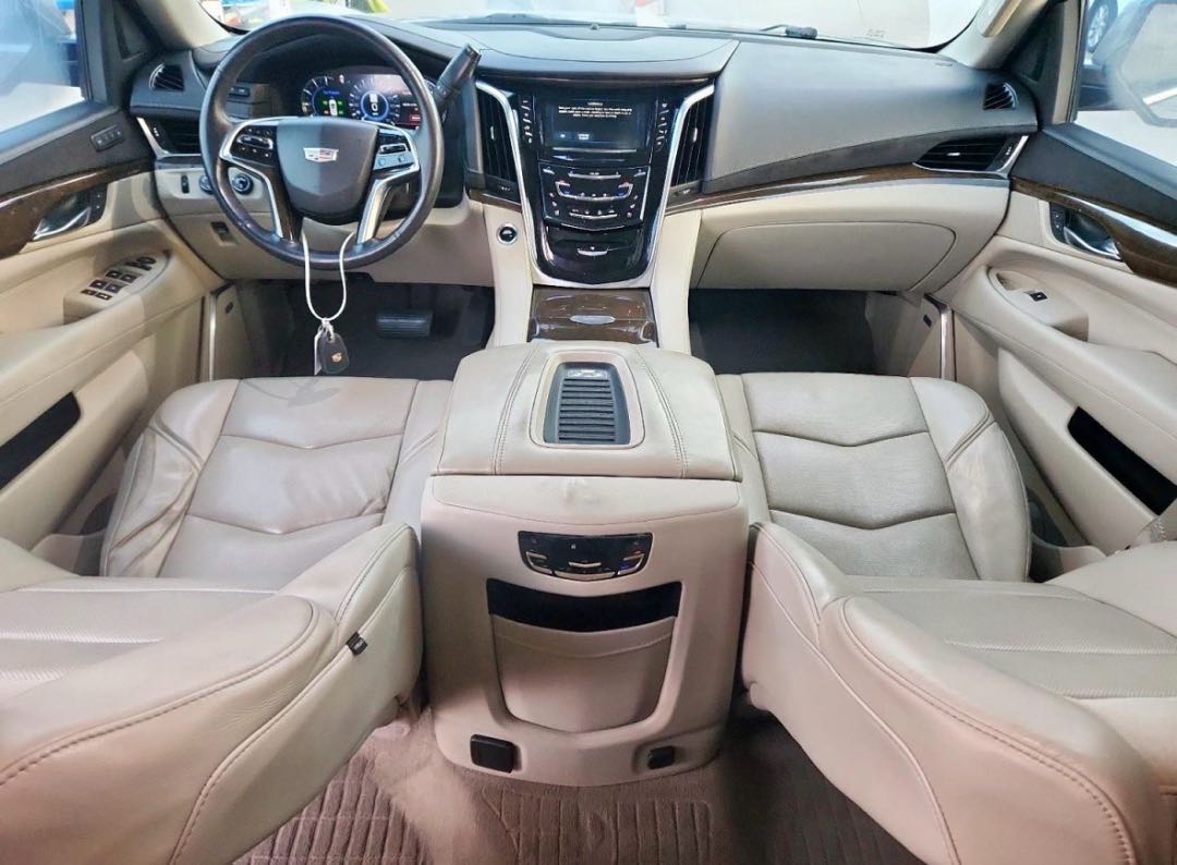 Car Image 2018 CADILLAC ESCALADE 