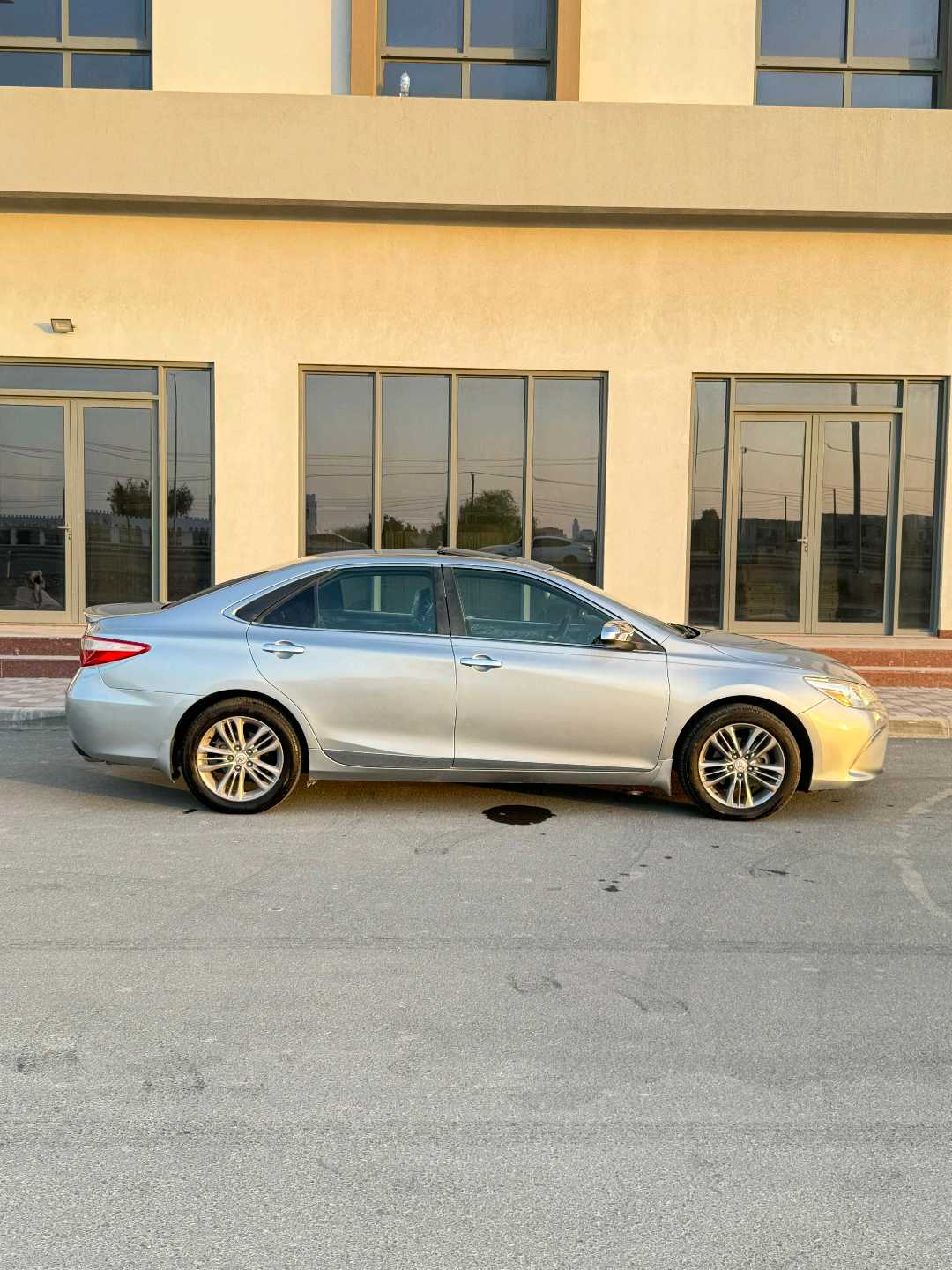 Car Image 2015 TOYOTA CAMRY SE