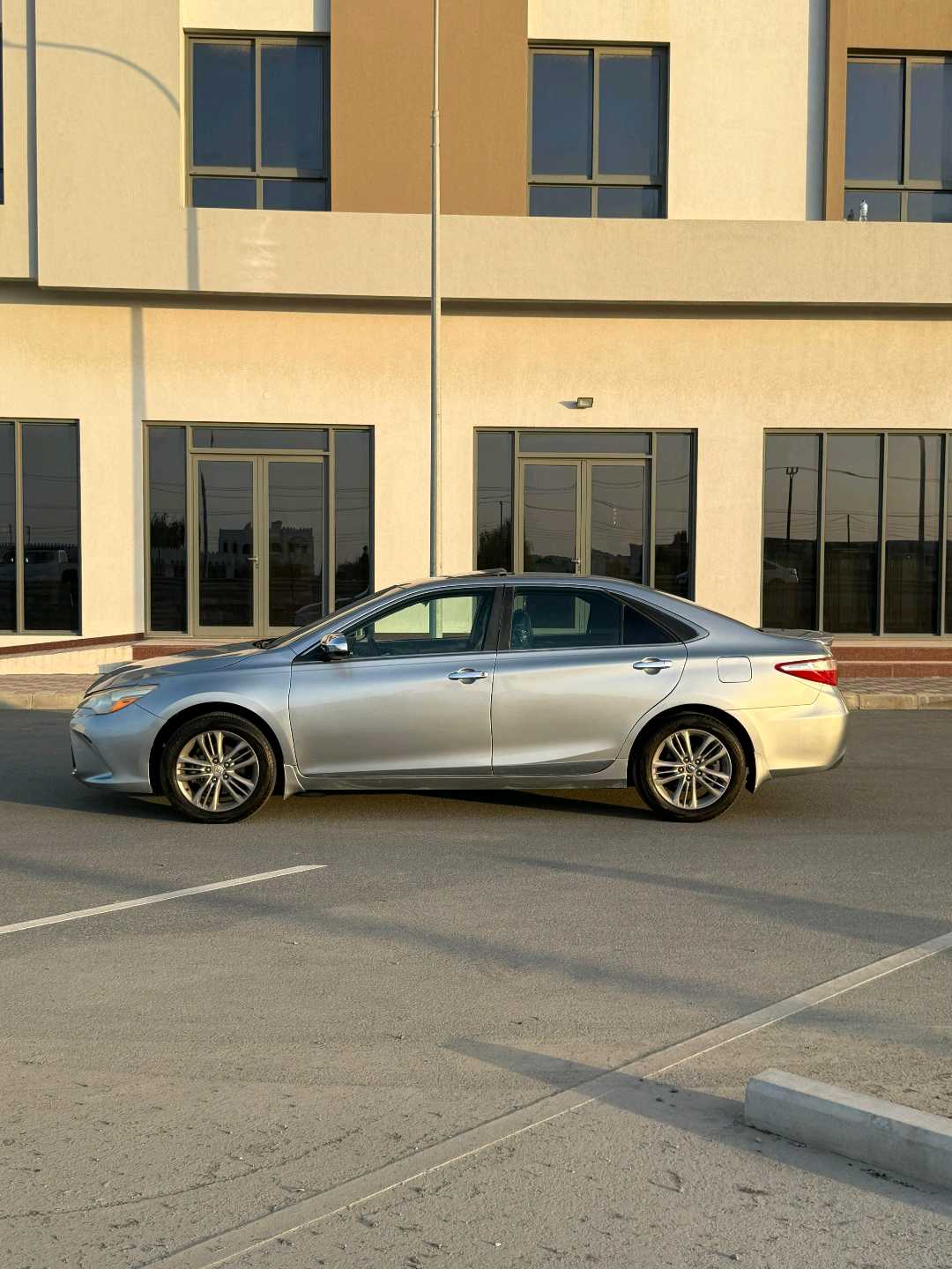 Car Image 2015 TOYOTA CAMRY SE