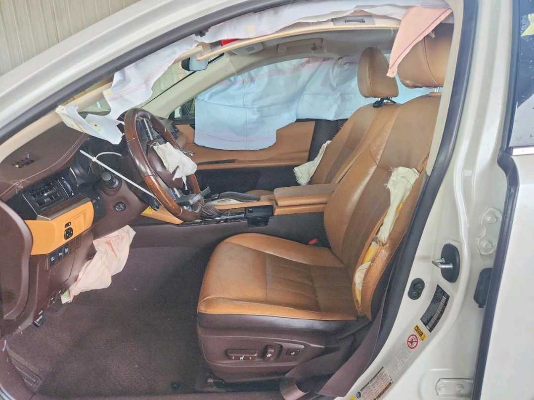 Car Image 2016 LEXUS ES