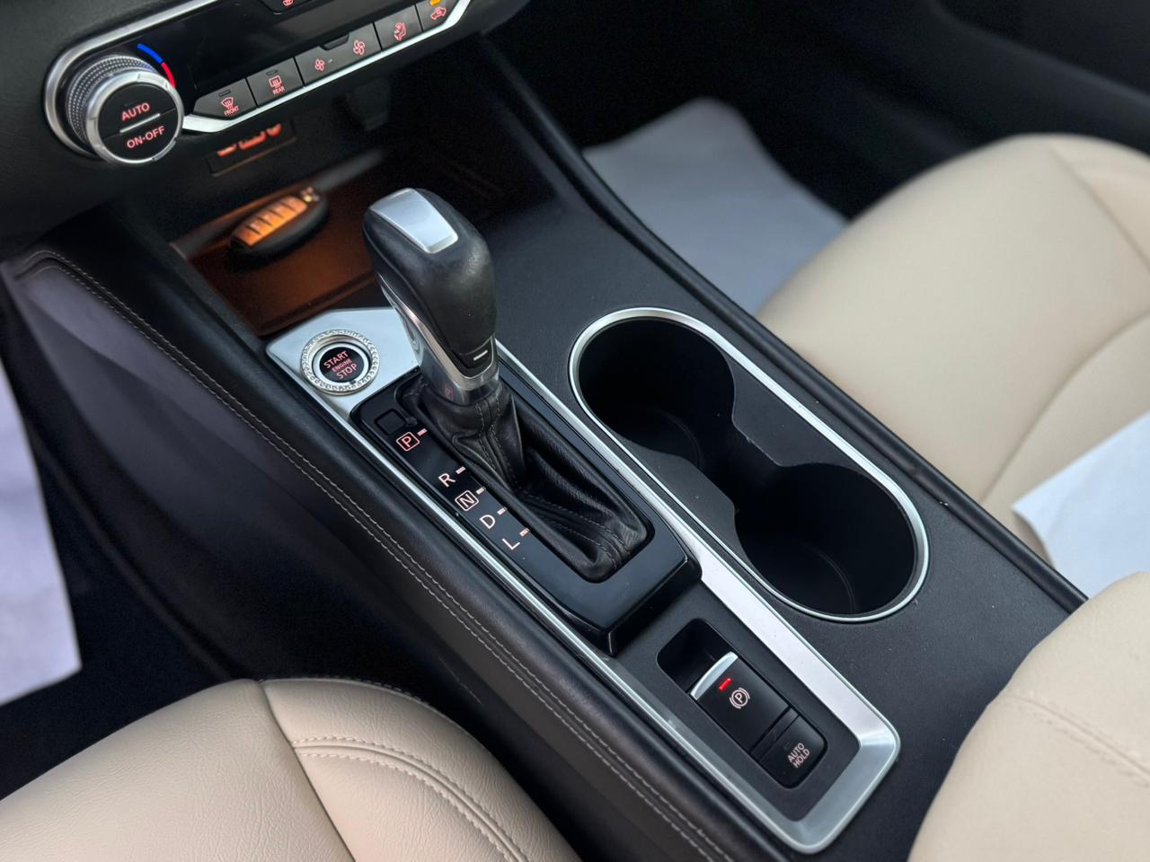 Car Image 2019 NISSAN ALTIMA SV