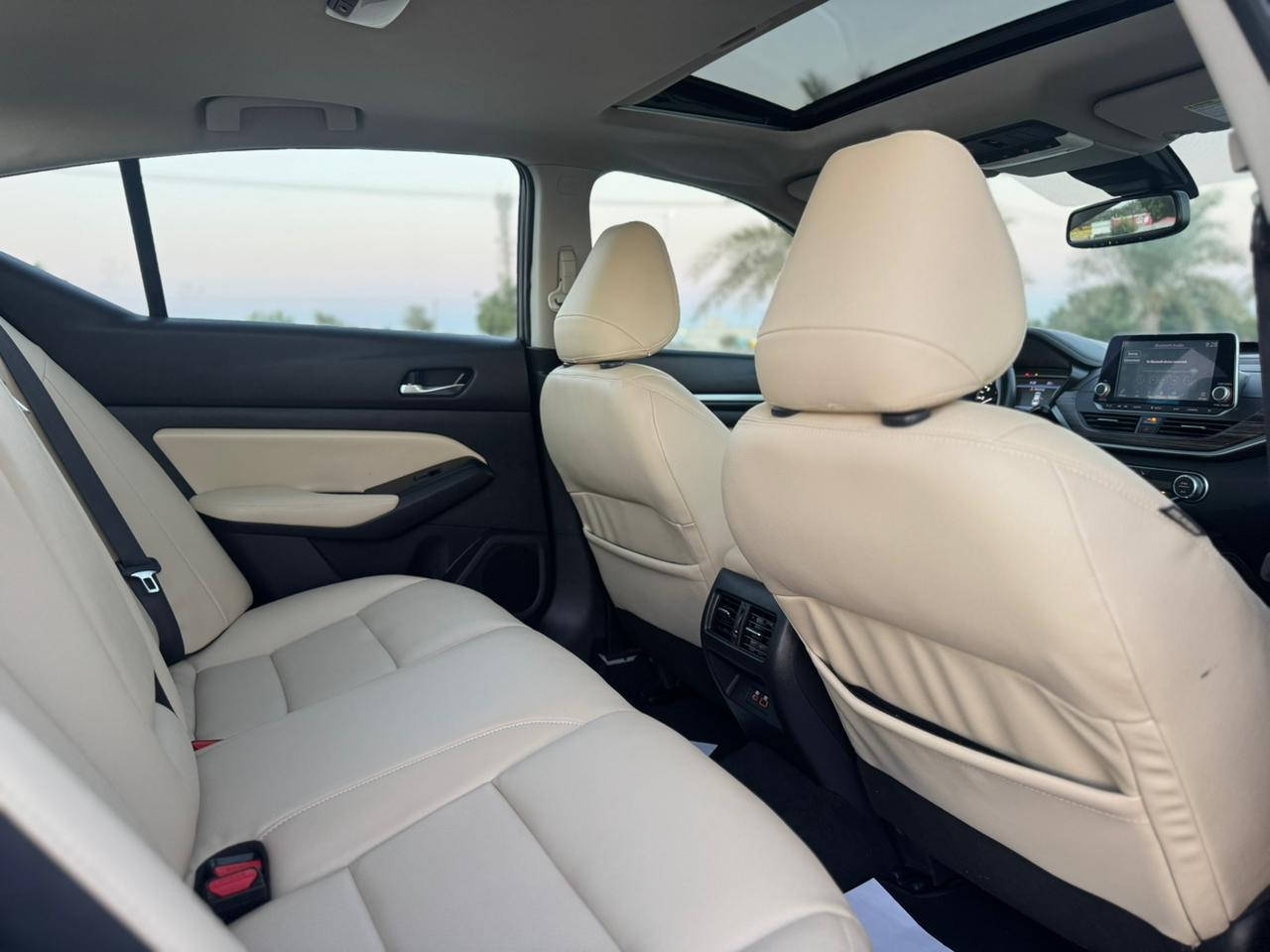 Car Image 2019 NISSAN ALTIMA SV