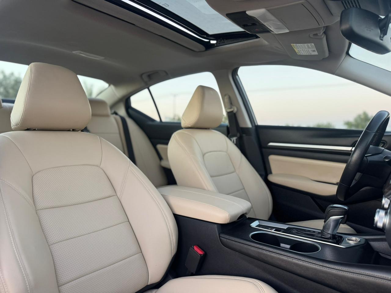 Car Image 2019 NISSAN ALTIMA SV
