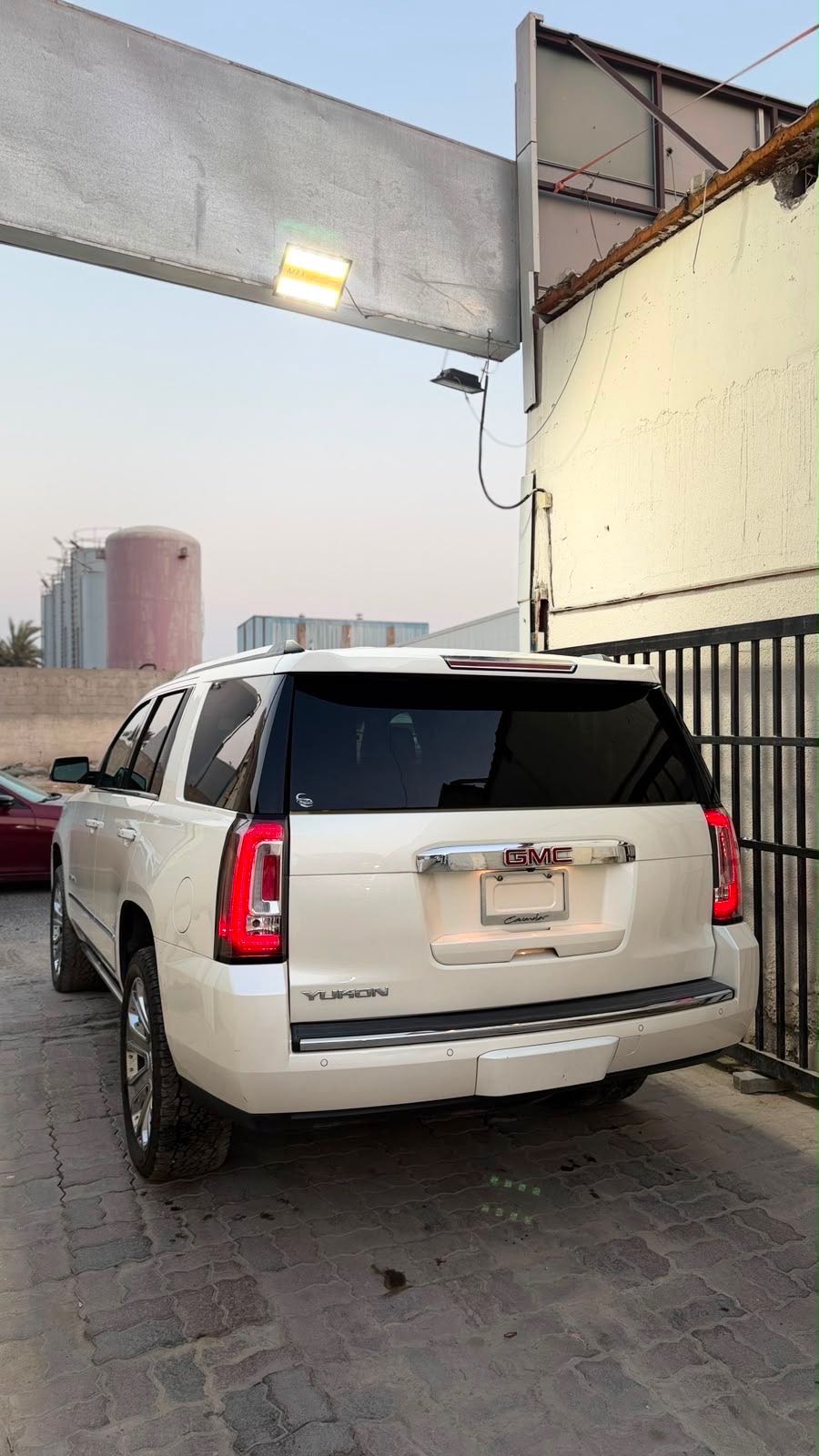 Car Image 2015 GMC YUKON