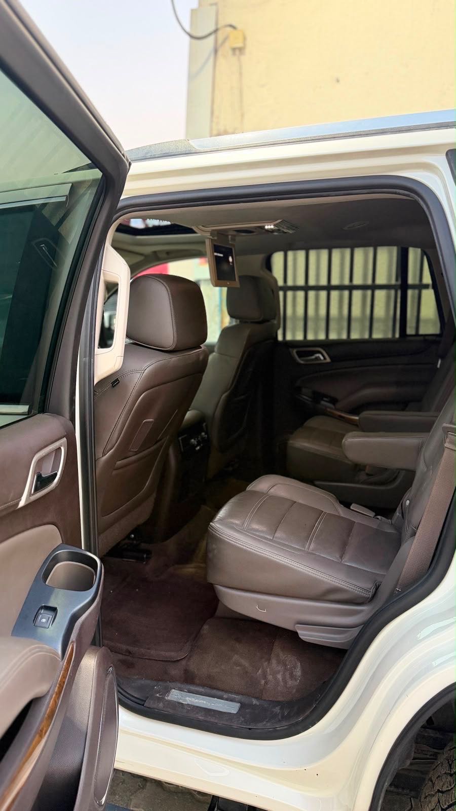 Car Image 2015 GMC YUKON