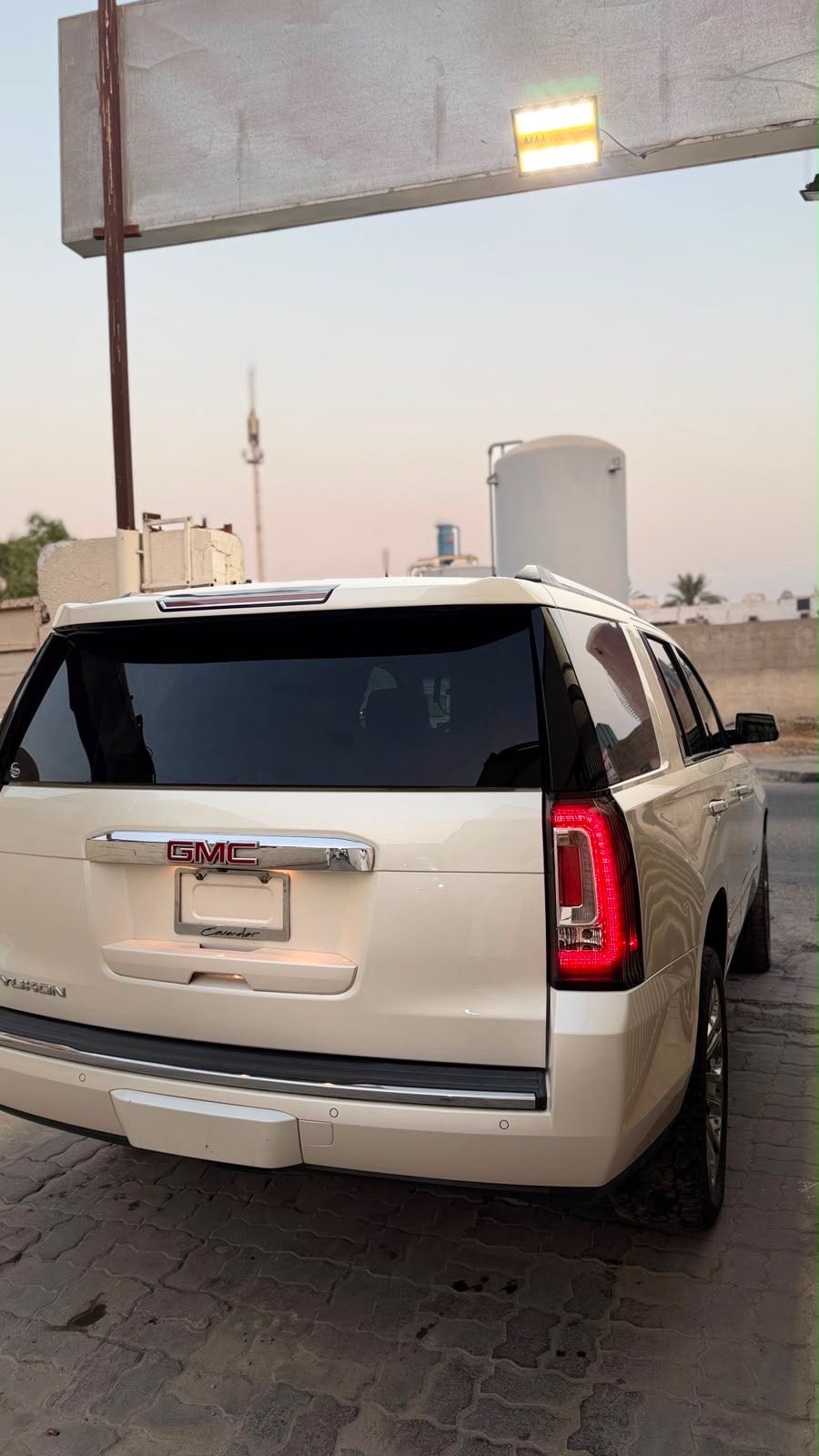 Car Image 2015 GMC YUKON