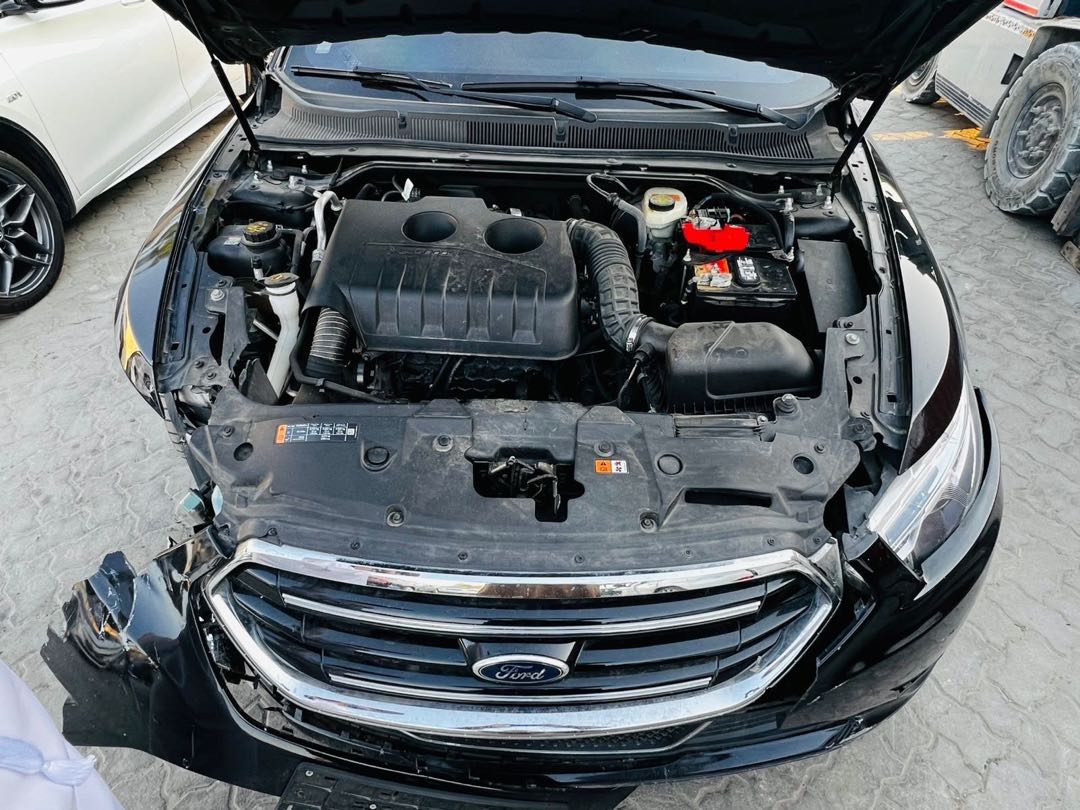 Car Image 2016 FORD TAURUS