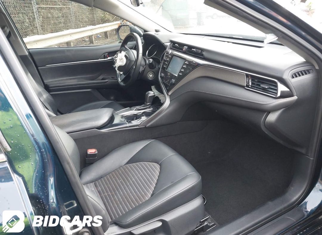 Car Image 2019 TOYOTA CAMRY