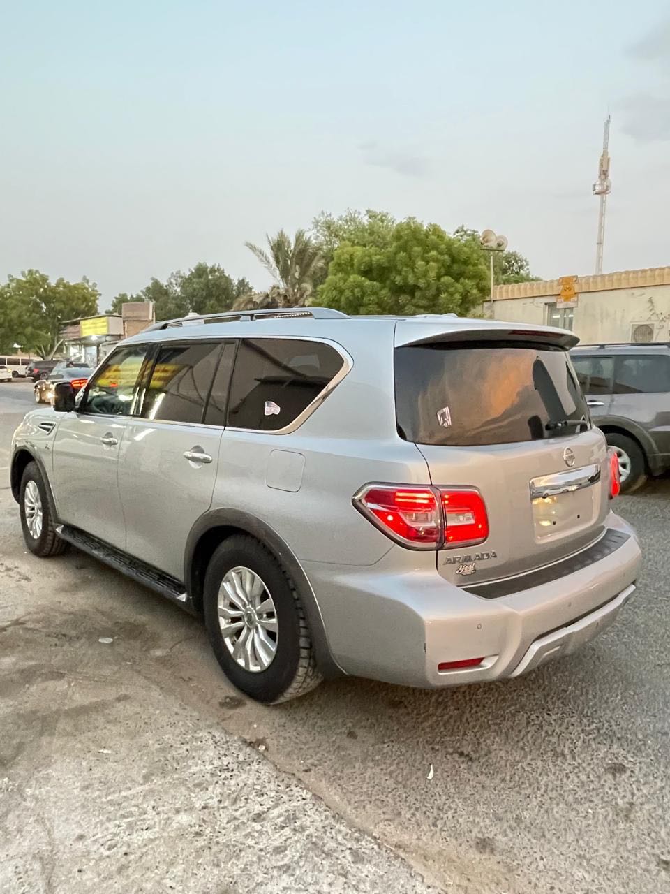 Car Image 2017 NISSAN ARMADA