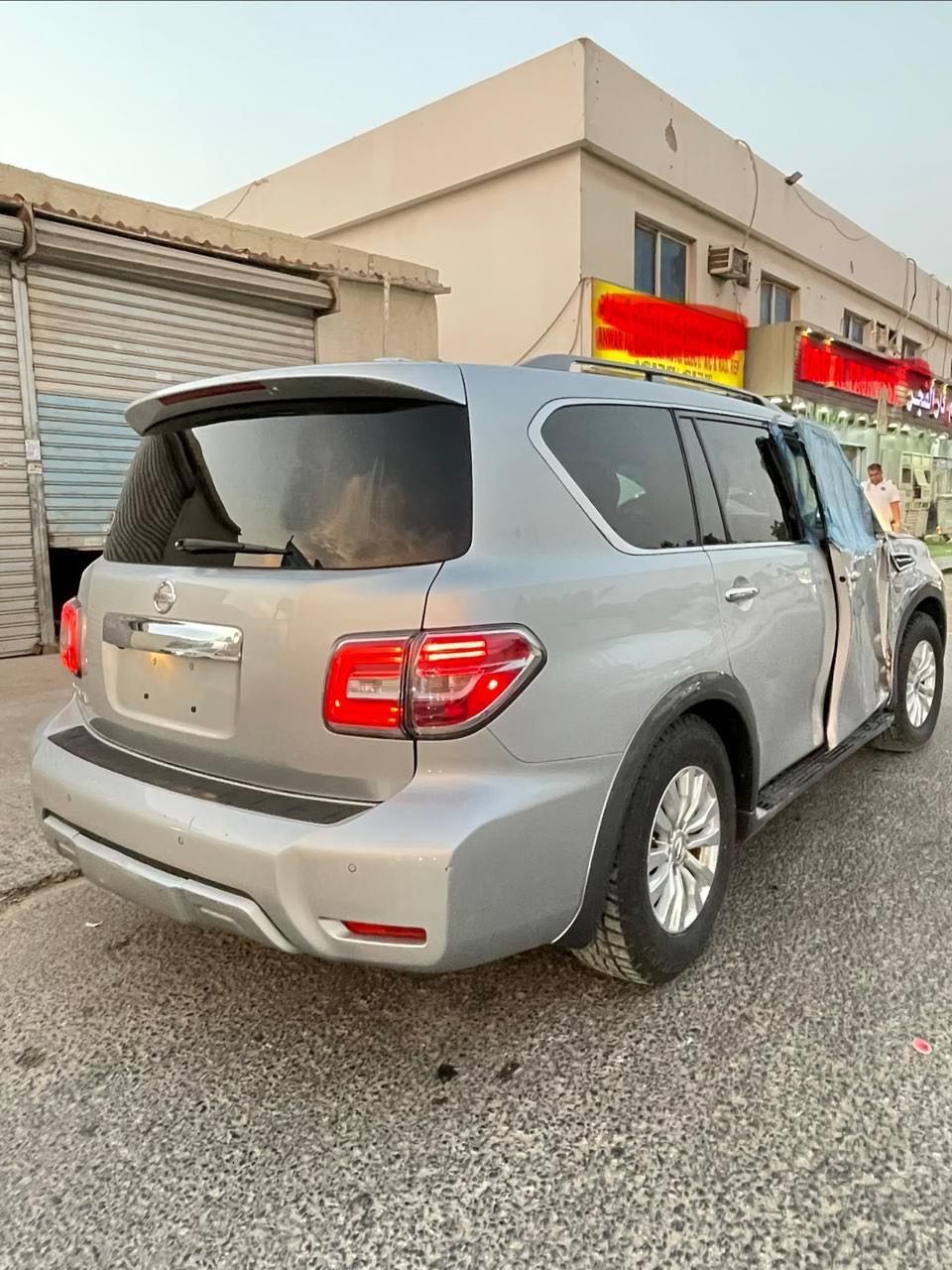 Car Image 2017 NISSAN ARMADA