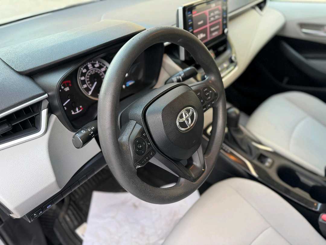 Car Image 2020 TOYOTA COROLLA LE