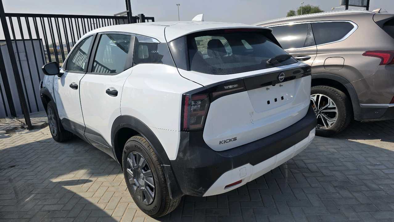 Car Image 2025 NISSAN KICKS