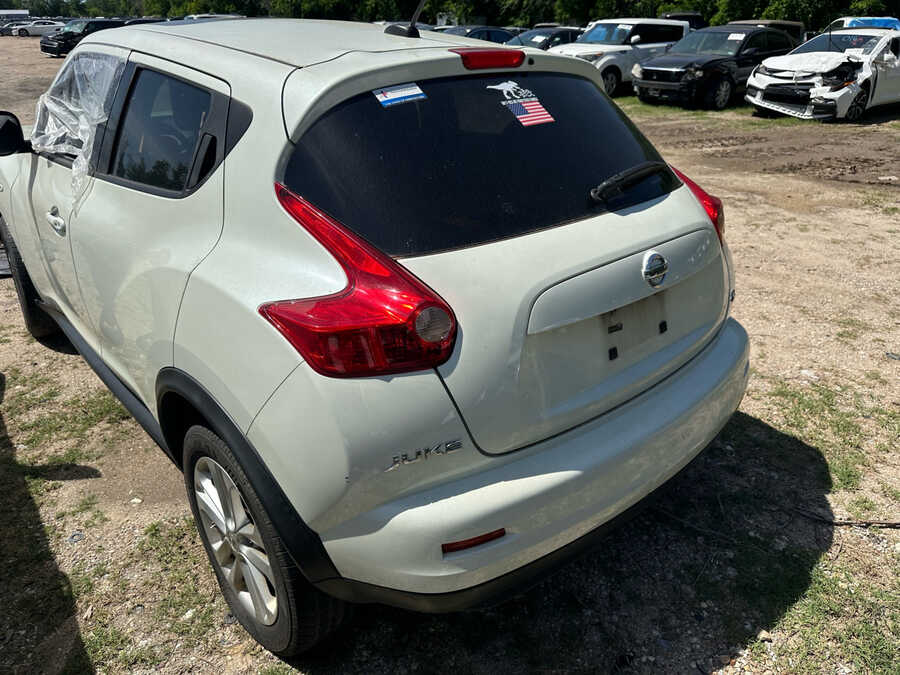 Car Image 2011 NISSAN JUKE