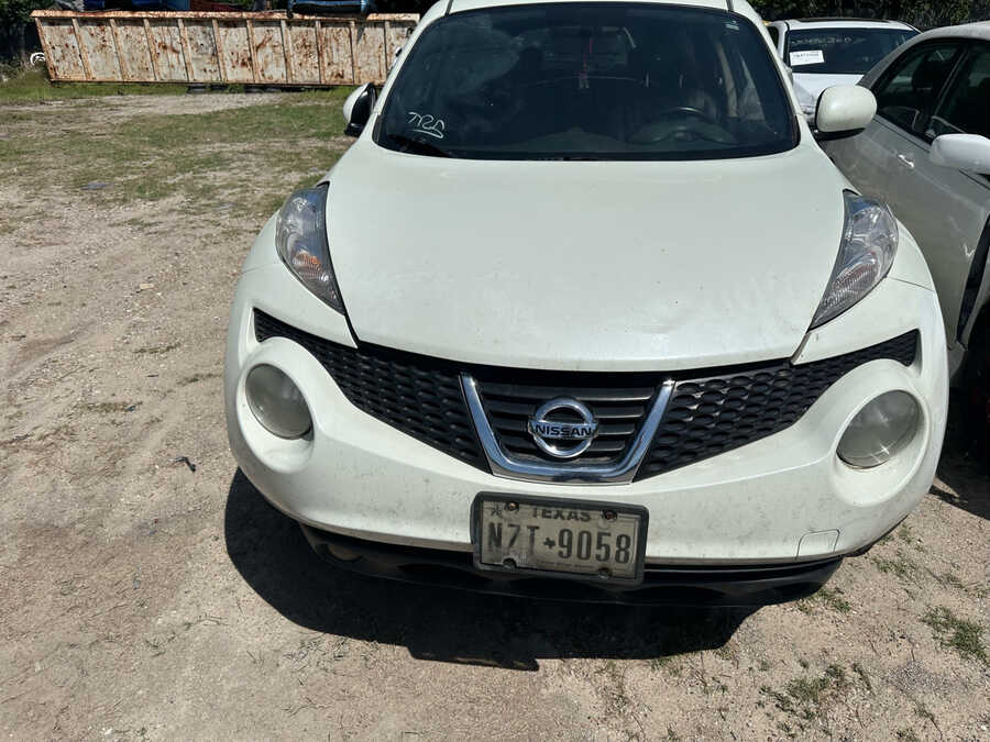 Car Image 2011 NISSAN JUKE