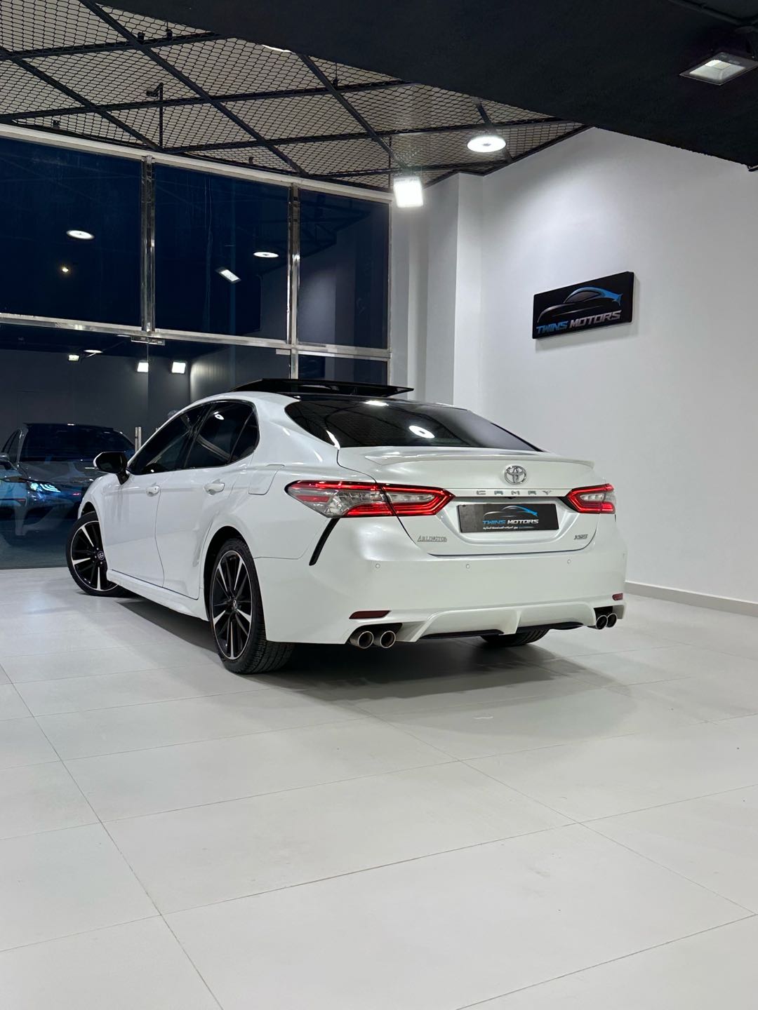 Car Image 2018 TOYOTA CAMRY XSE