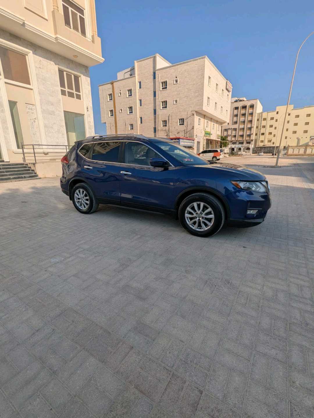 نيسان روج 2018