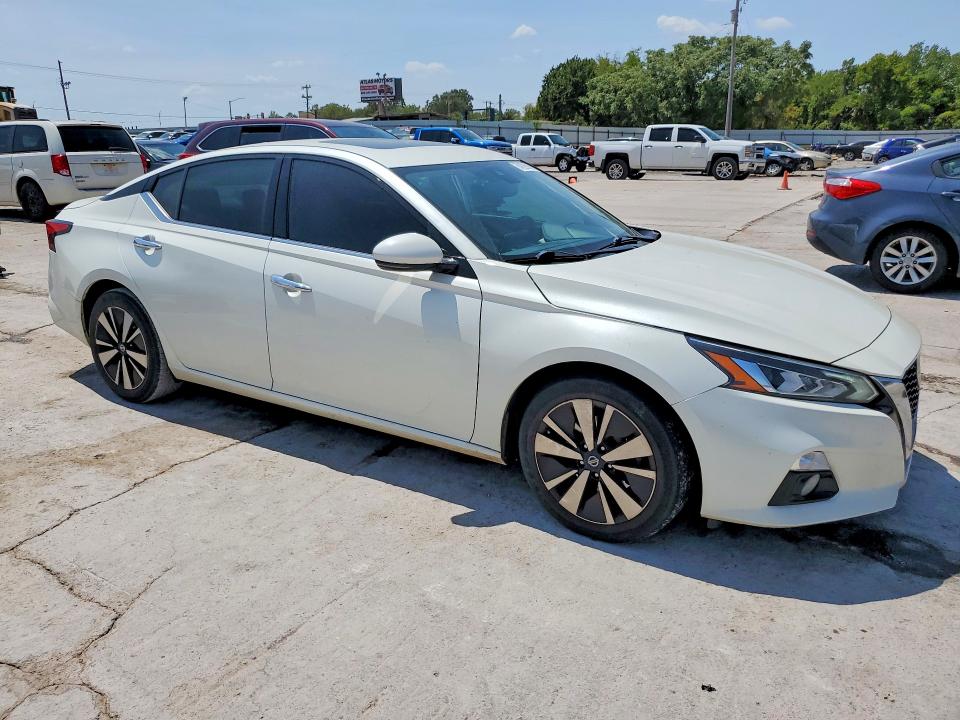 Car Image 2019 NISSAN ALTIMA