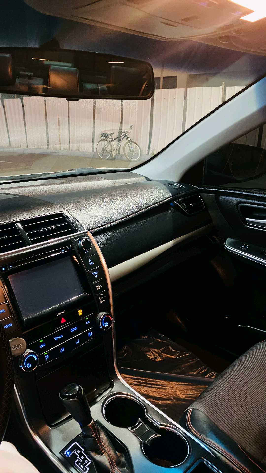 Car Image 2016 TOYOTA CAMRY SE
