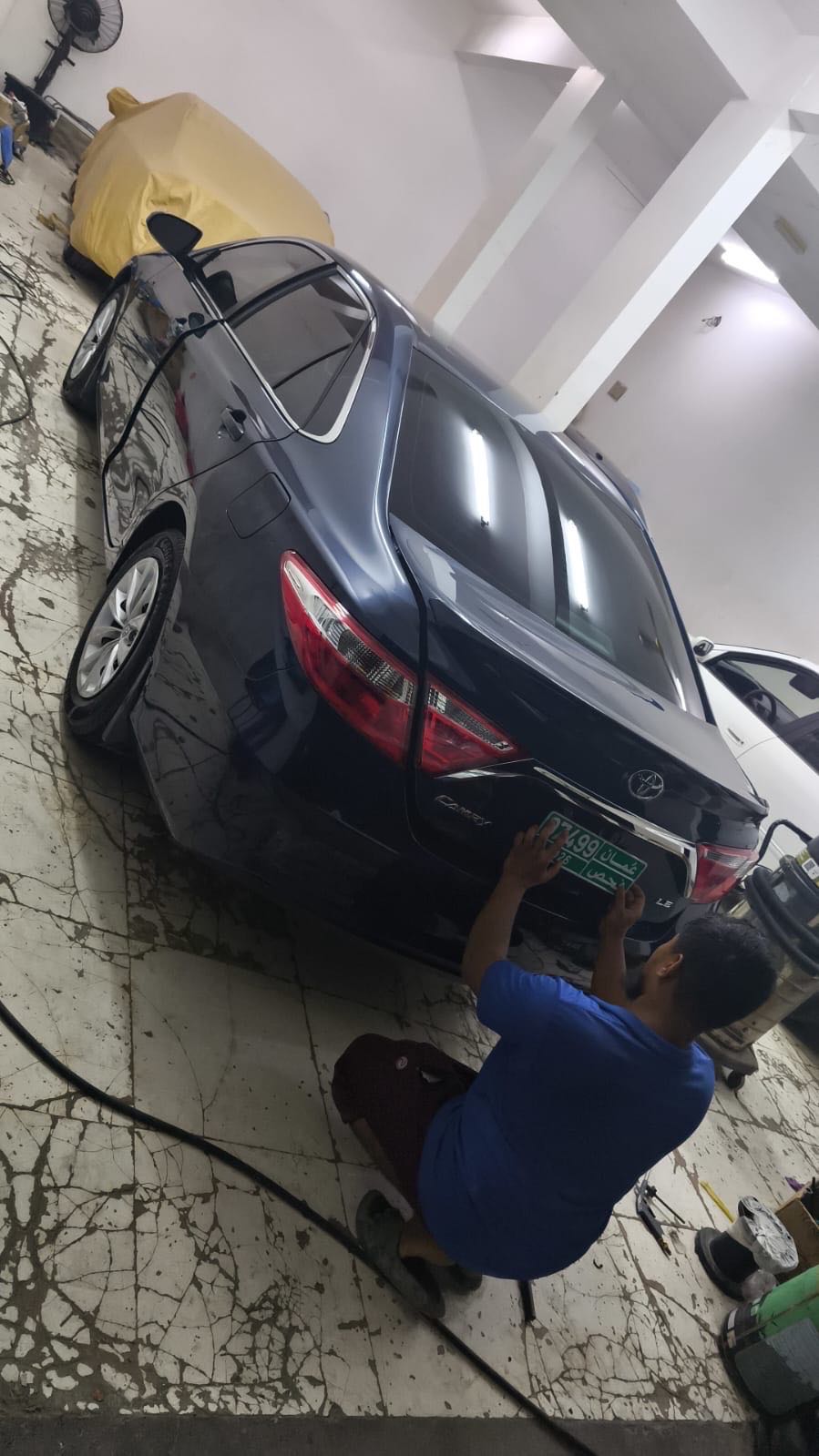 Car Image 2017 TOYOTA CAMRY LE