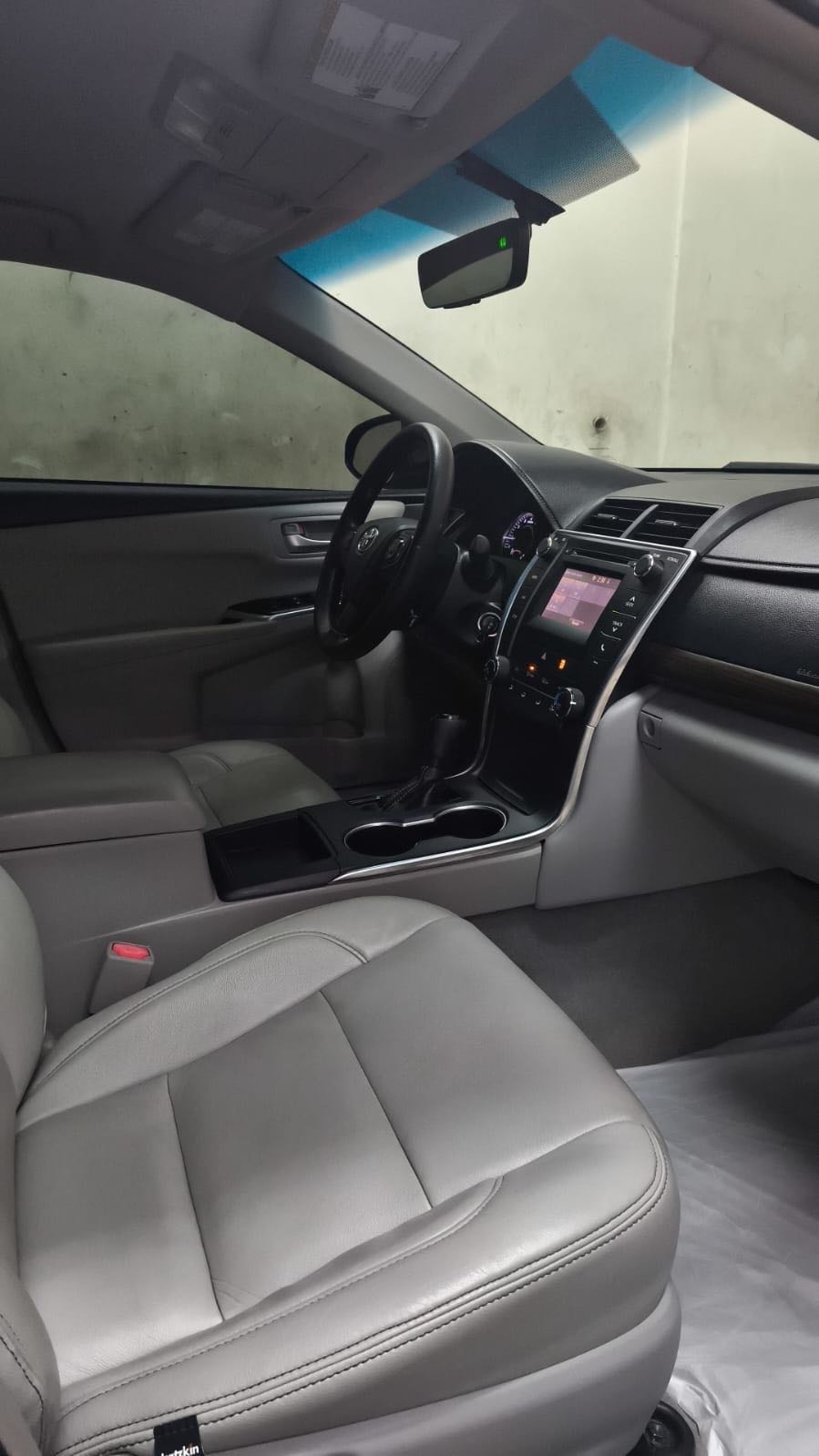 Car Image 2017 TOYOTA CAMRY LE