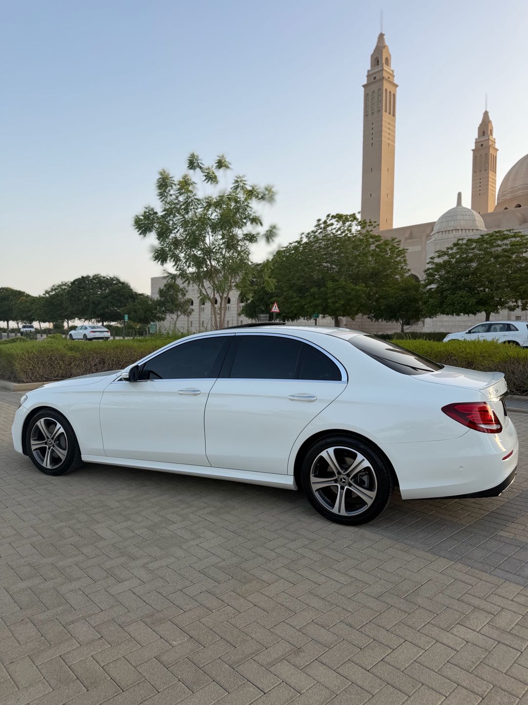 Car Image 2019 MERCEDES E Class 350