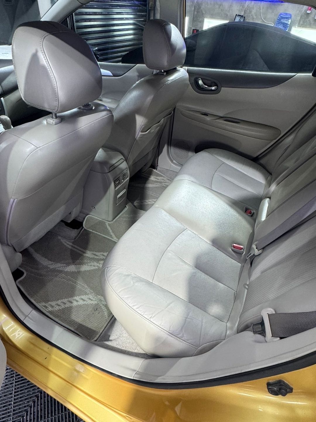 Car Image 2014 NISSAN TIIDA 