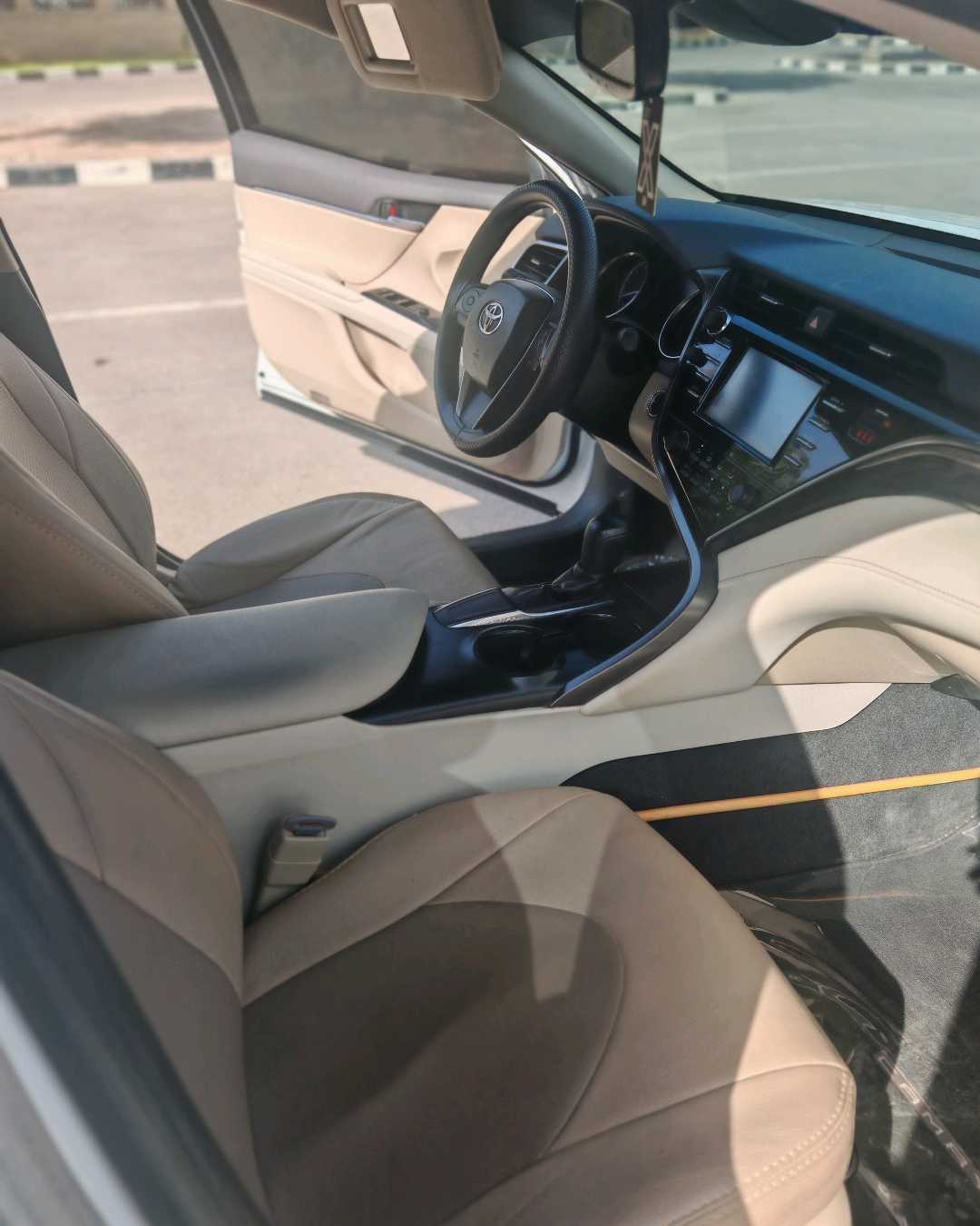Car Image 2018 TOYOTA CAMRY LE