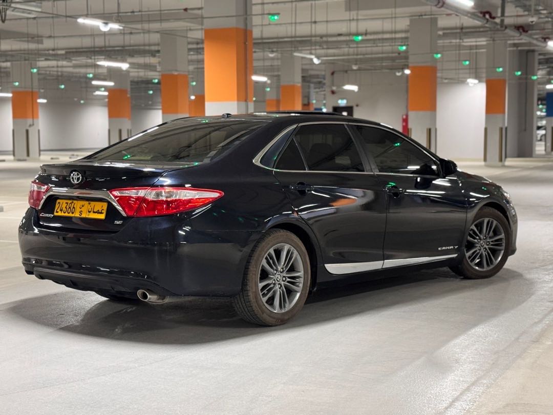 Car Image 2015 TOYOTA CAMRY SE