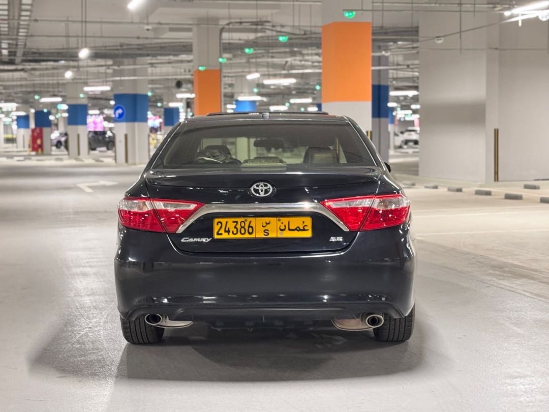 Car Image 2015 TOYOTA CAMRY SE