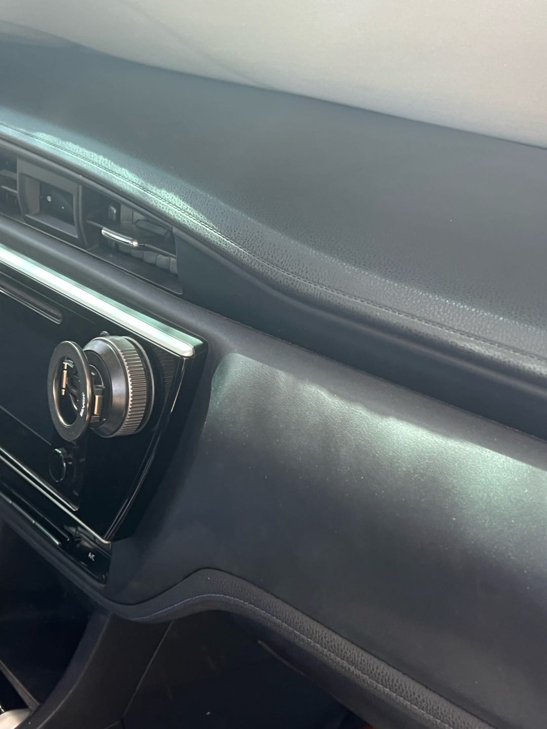 Car Image 2017 TOYOTA COROLLA SE