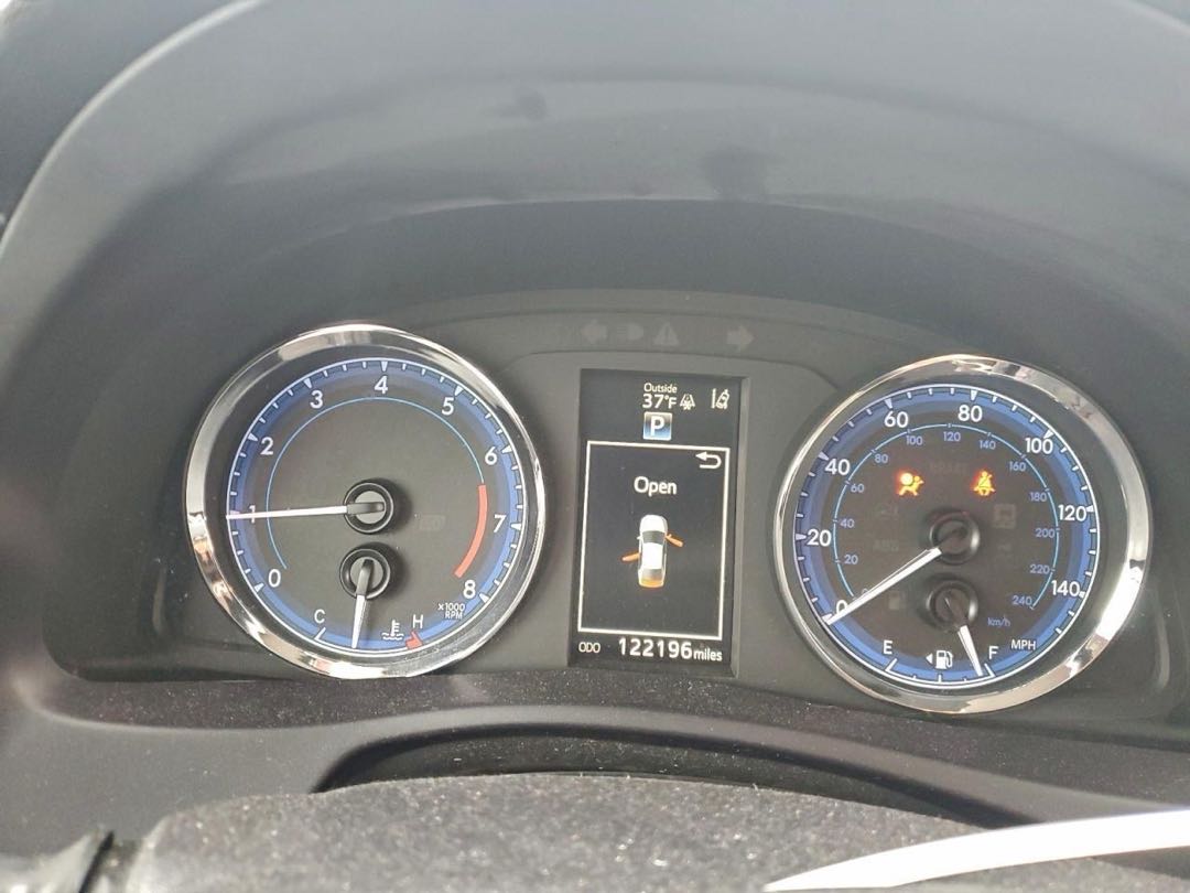 Car Image 2018 TOYOTA COROLLA