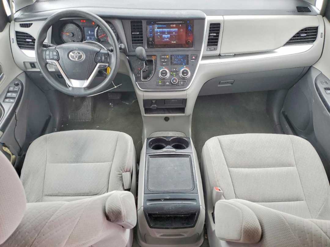 Car Image 2017 TOYOTA SIENNA