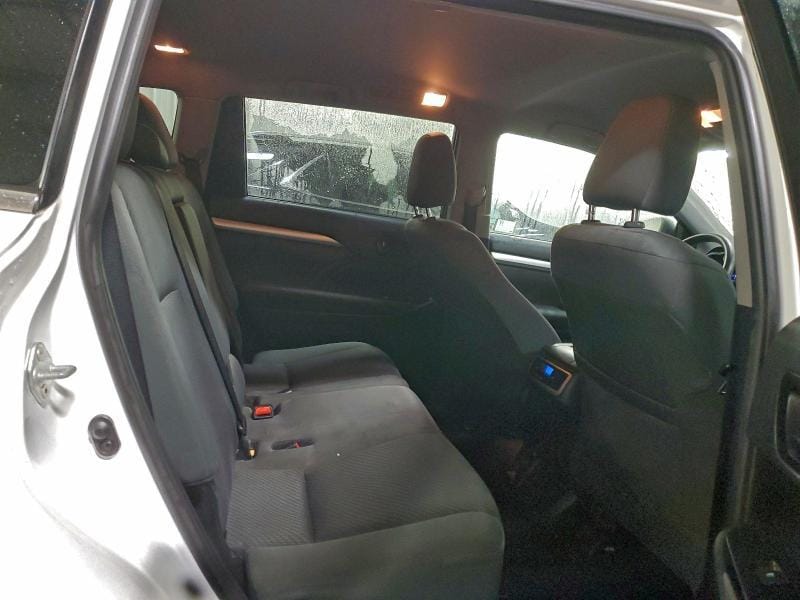 Car Image 2019 TOYOTA HIGHLANDER