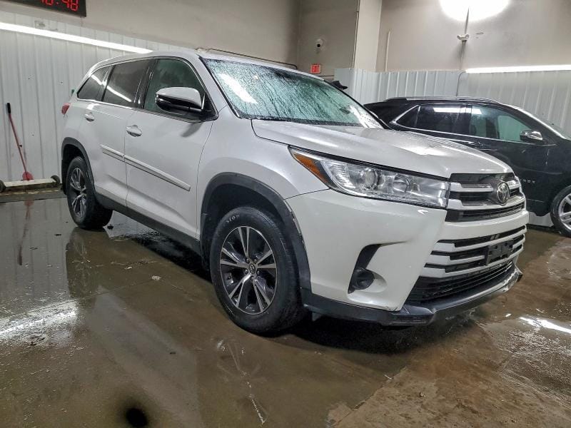 Car Image 2019 TOYOTA HIGHLANDER