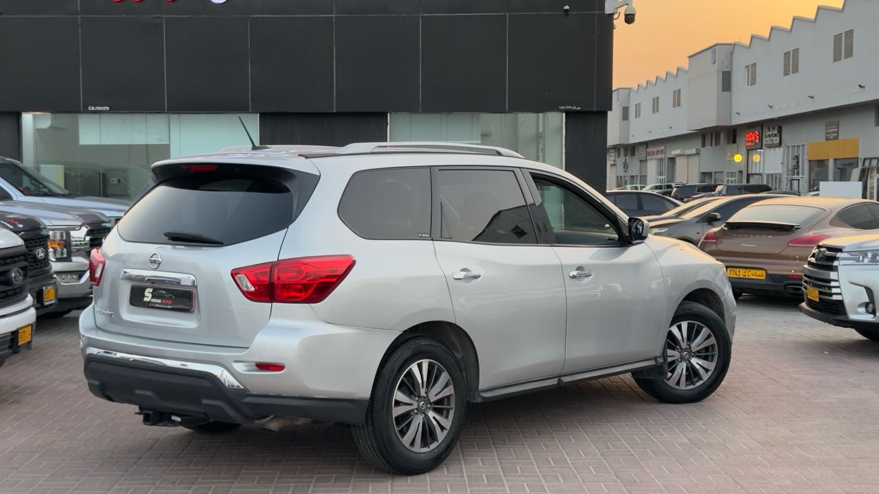 Car Image 2017 NISSAN PATHFINDER S