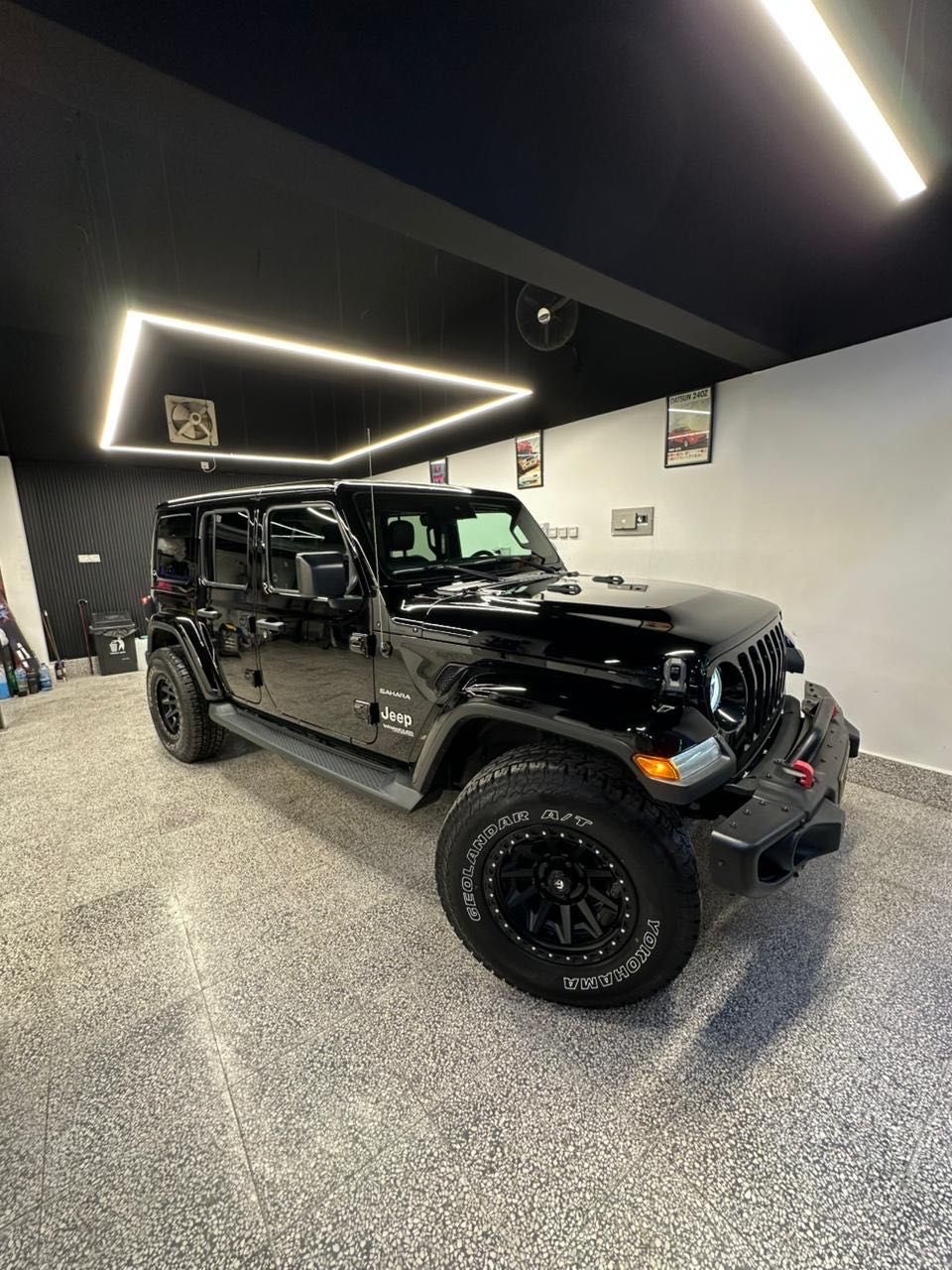 Car Image 2019 JEEP WRANGLER SAHARA